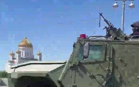 У Кремля разместили технику РЭБ 