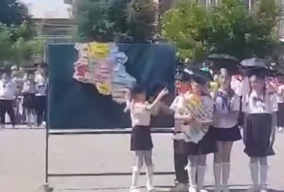 В армянской школе оплакивают Карабах на последнем звонке