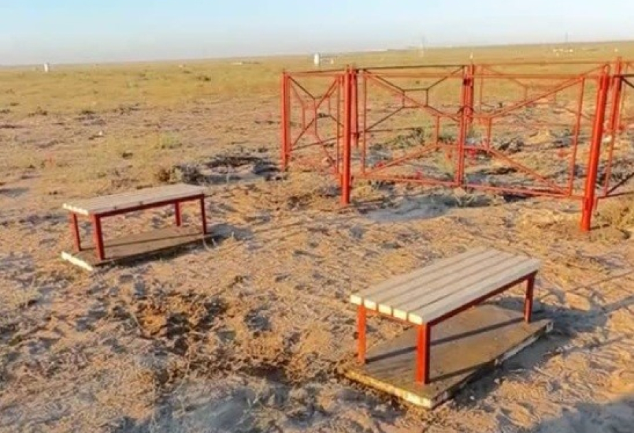 На месте крушения самолета AZAL под Актау появился мемориал