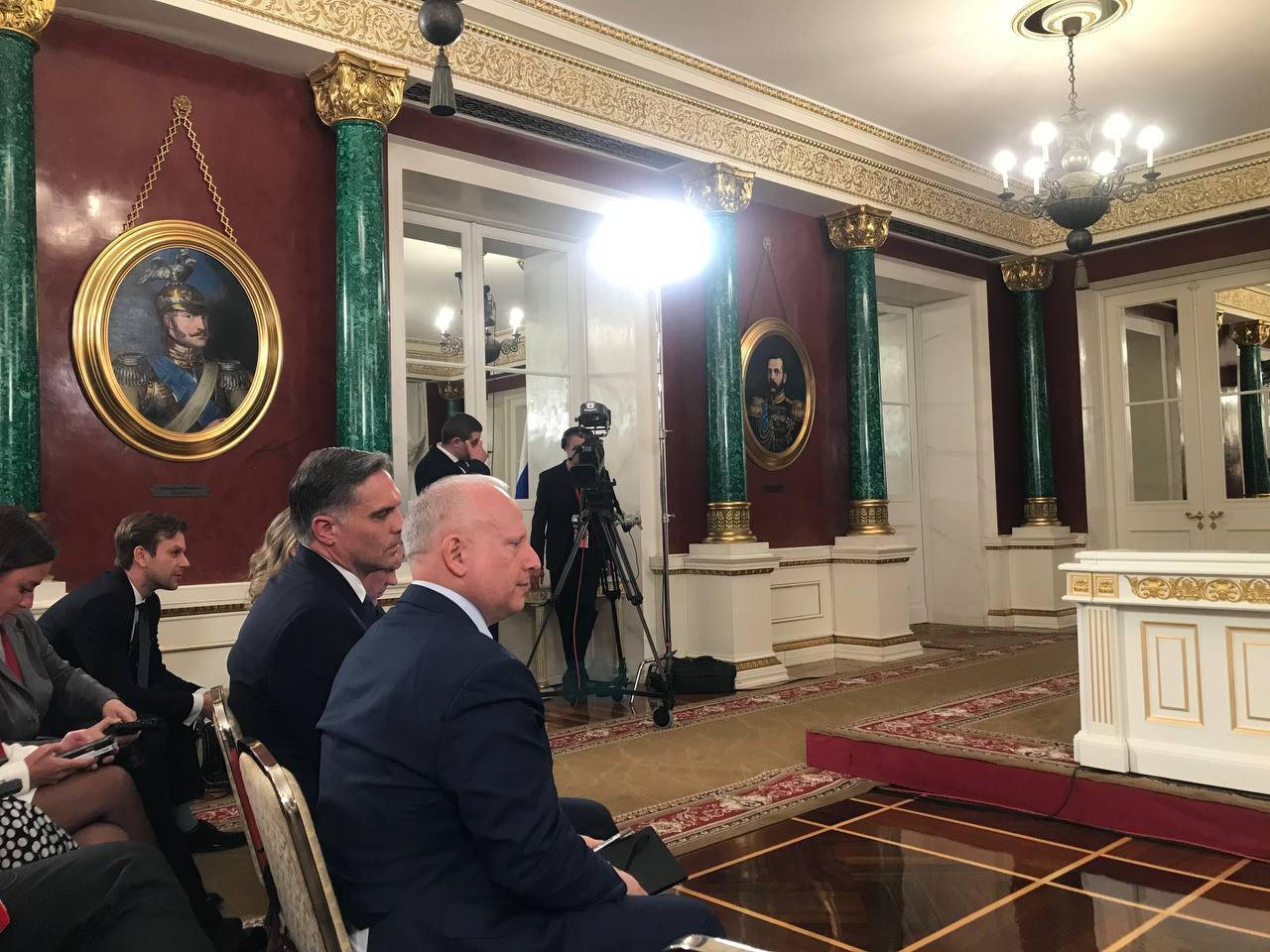 Путин наконец вышел к журналистам с заявлением о переговорах и провале перемирия