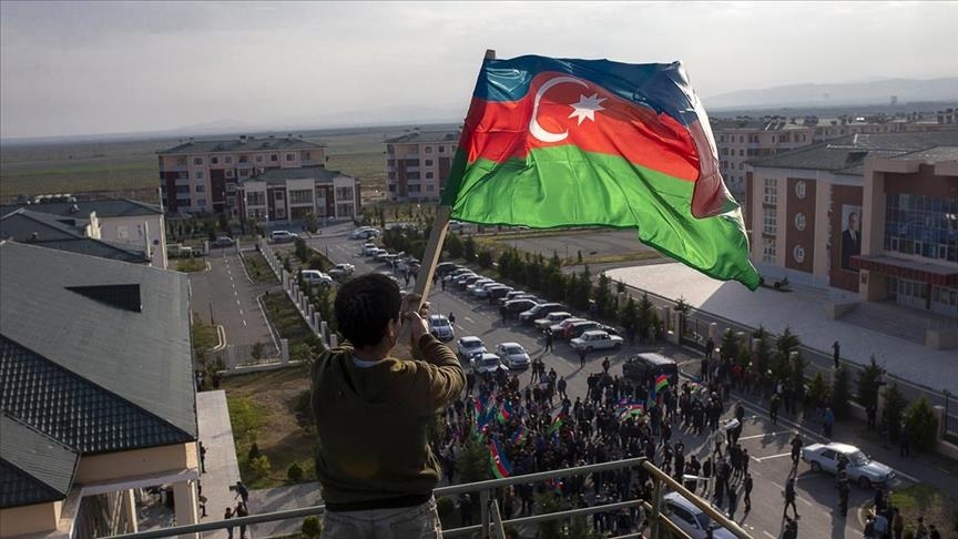 «Великая истерика»: как возвращение в Карабах сводит с ума армянский агитпроп и попугайчика Снелл