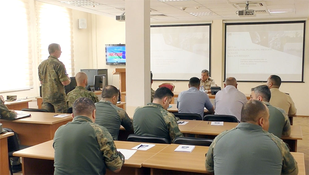 НАТО проводит в Баку тренинг по военному планированию