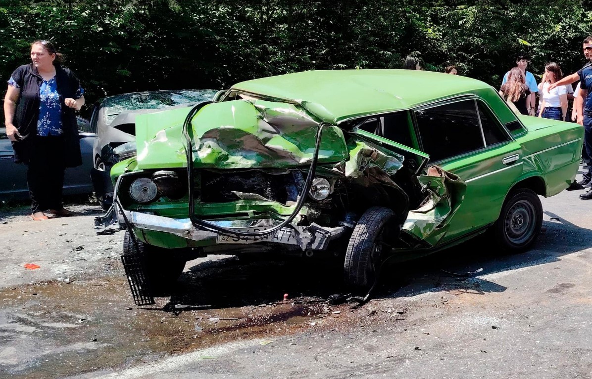 В тяжелой автоаварии в Гахе пострадали люди