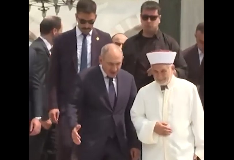 Пашинян в стамбульской мечети