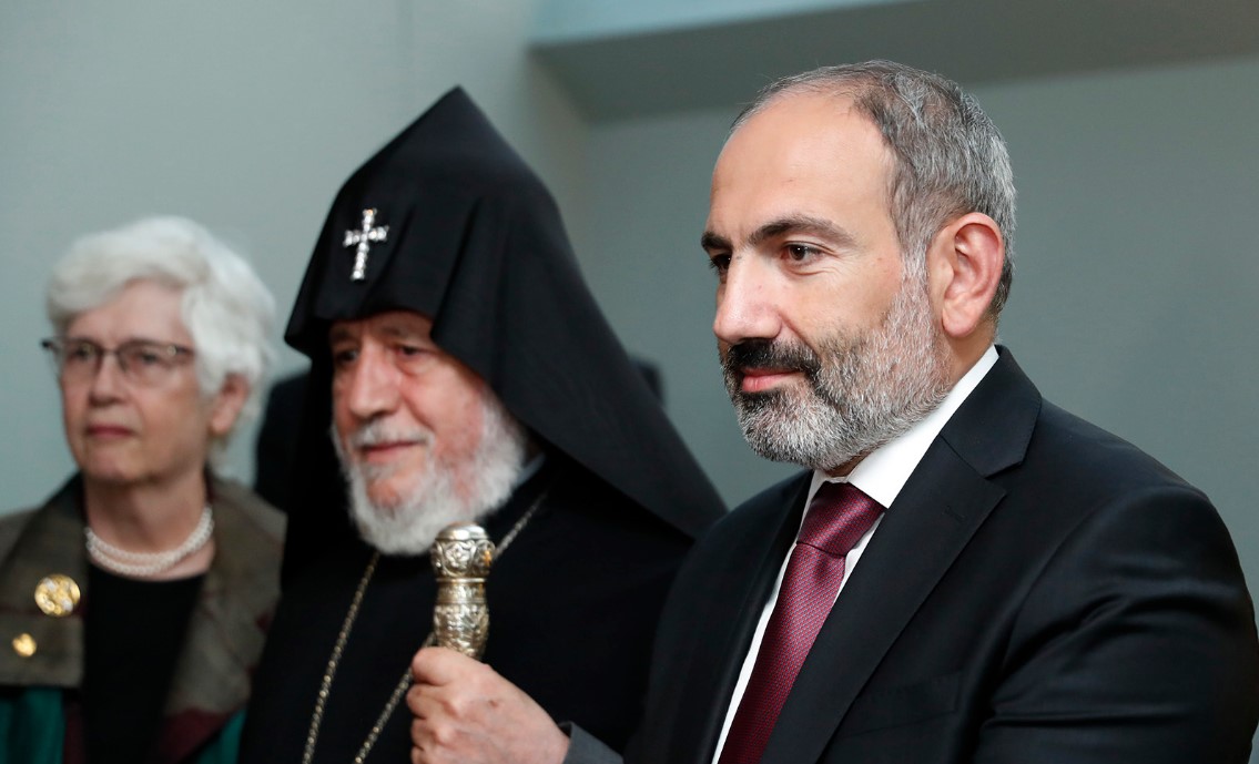 Пашинян заявил о готовности показать Гарегину II свой пенис