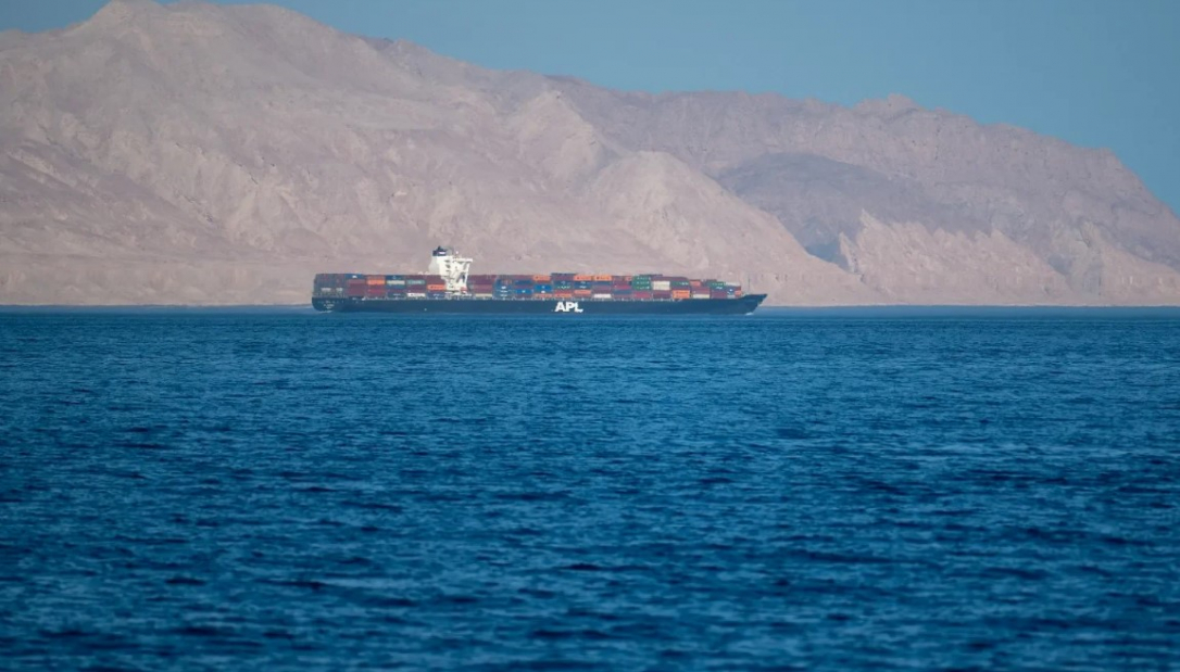 Иран разрешил двум судам зайти в Ормузский пролив