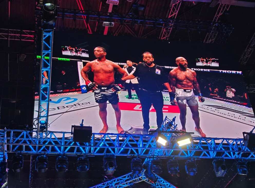 Турнир UFC в Баку:&nbsp;Рафаэль Физиев одолел своего визави