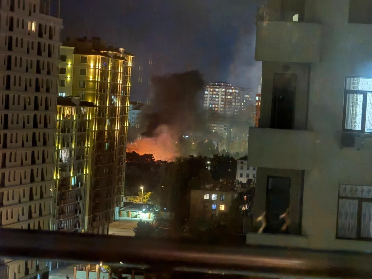 Мощный взрыв и пожар в Баку