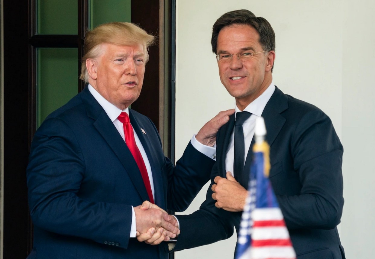 Трамп не прочь отшлепать генсека НАТО
