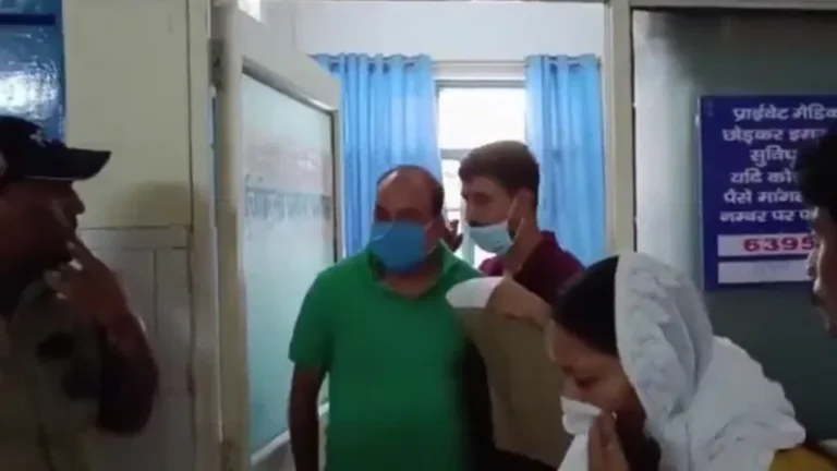 Məmur aldığı rüşvəti polislərin gözləri qarşısında yedi!