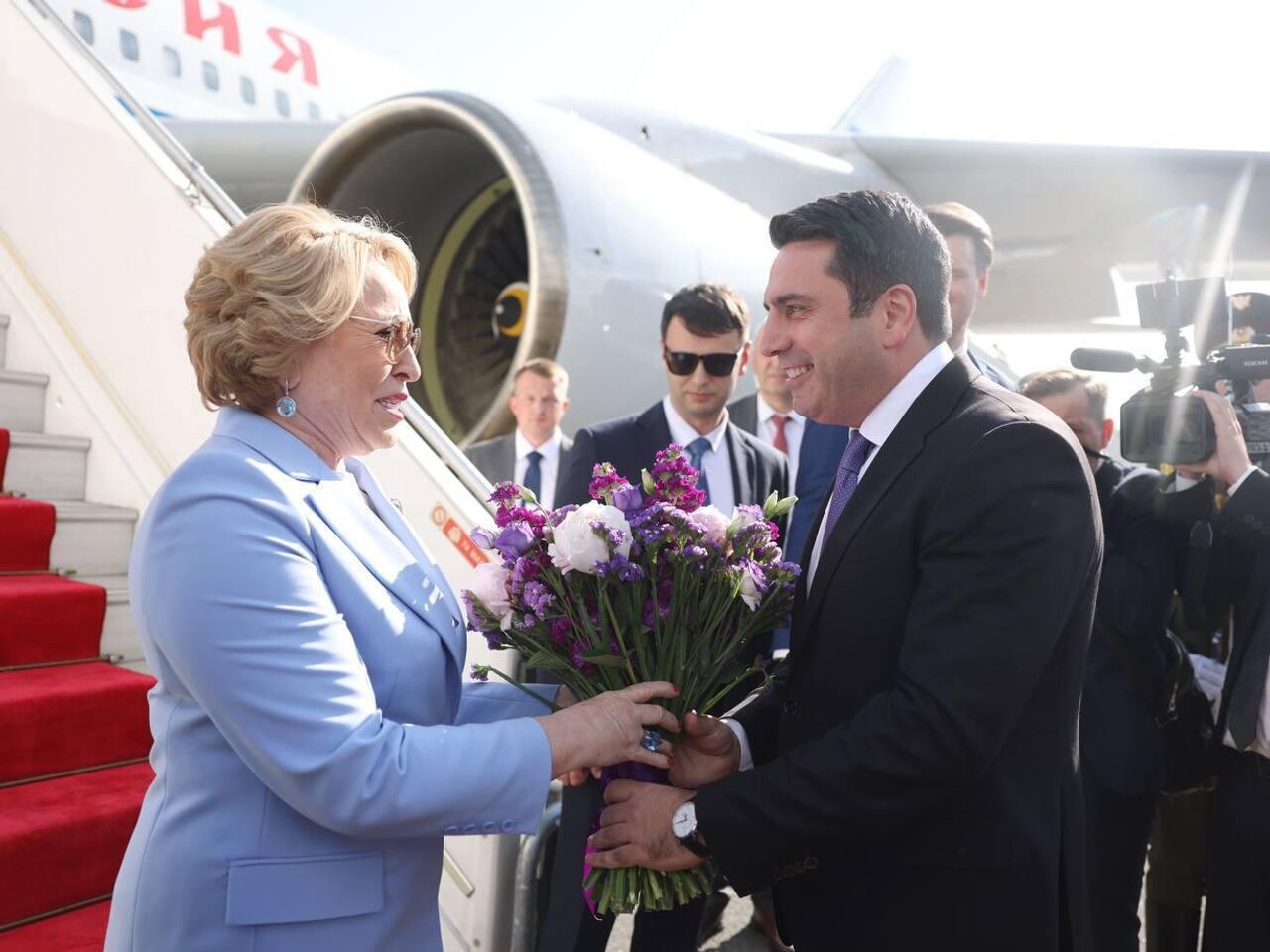 Во время встречи Симоняна с Матвиенко перед парламентом Армении прошла антироссийская акция