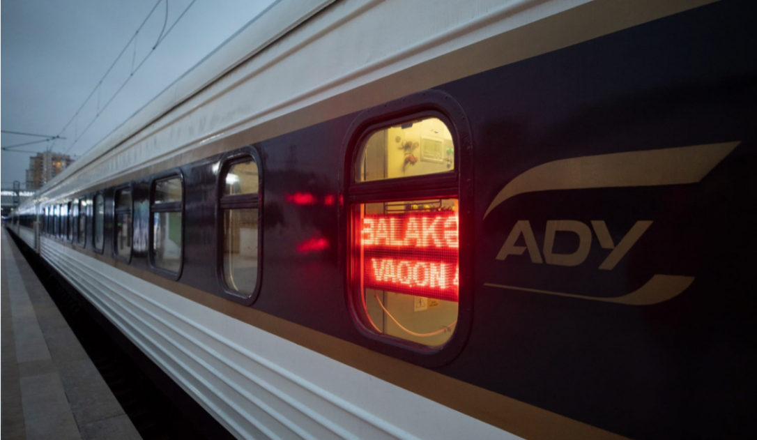 АЖД на праздниках увеличит число вагонов поезда в Балакен