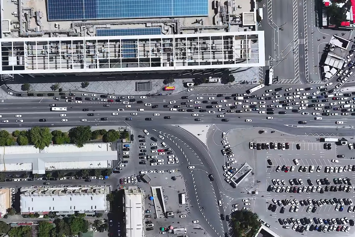 Ошибки очевидны, а виновных нет. Как Агентство автодорог загнало Баку в транспортный тупик