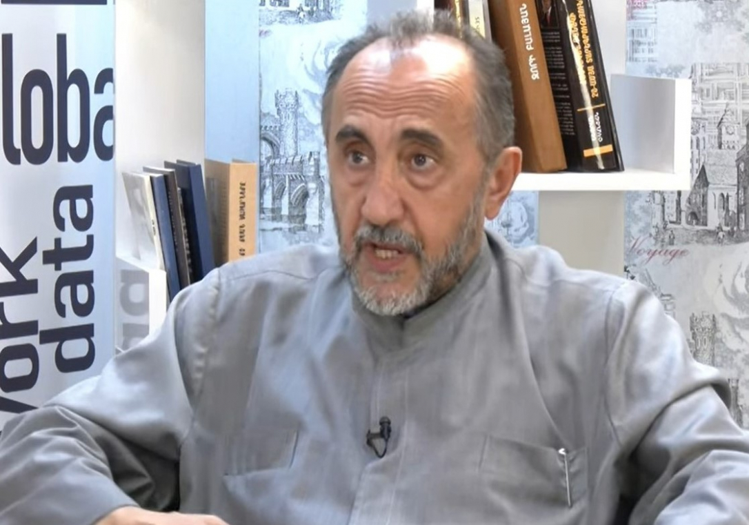 Суд Еревана признал архиепископа Аджапахяна виновным