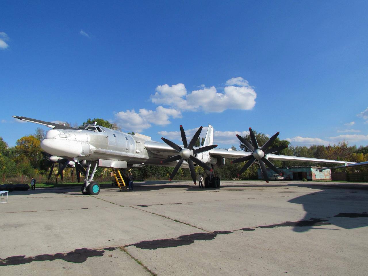 Украина готовила налет на российские аэродромы посредством музейных советских самолетов