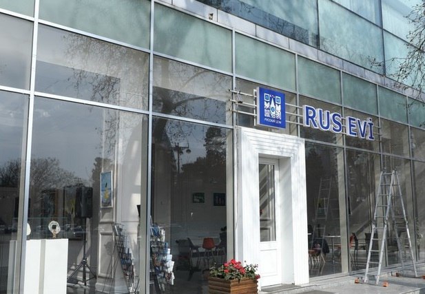 Москва продолжает уговаривать Баку открыть «Русский дом»