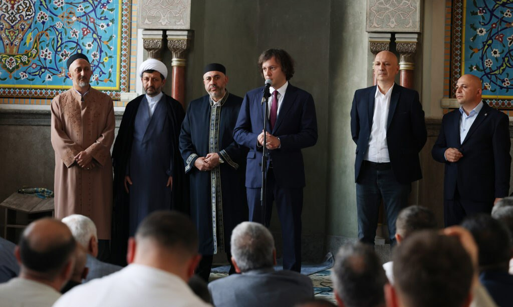 <span lang="RU" style="mso-ansi-language: RU;" data-mce-style="mso-ansi-language: RU;">Кобахидзе поздравил мусульманскую общину с праздником Гурбан байрамы</span>