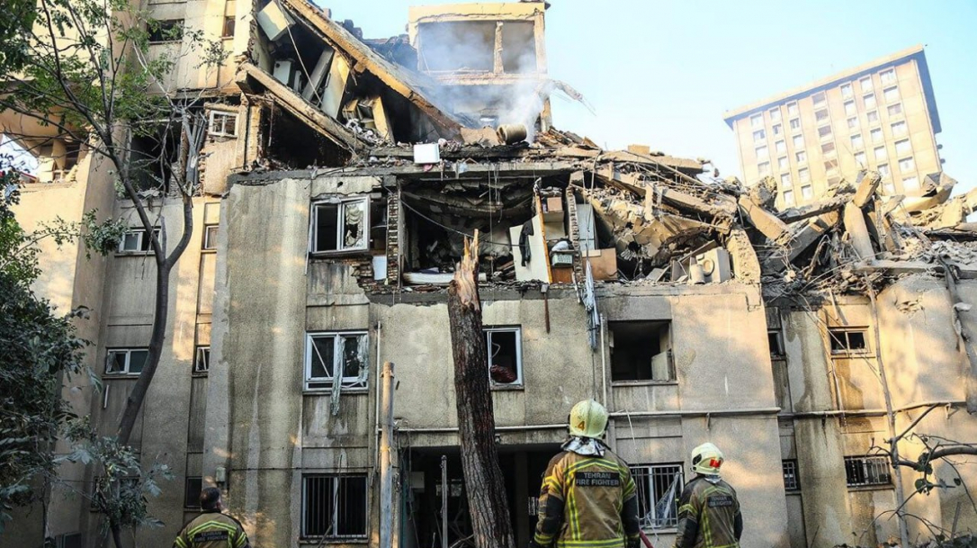 CNN: Иранцы в панике покидают города, опасаясь новых ударов Израиля