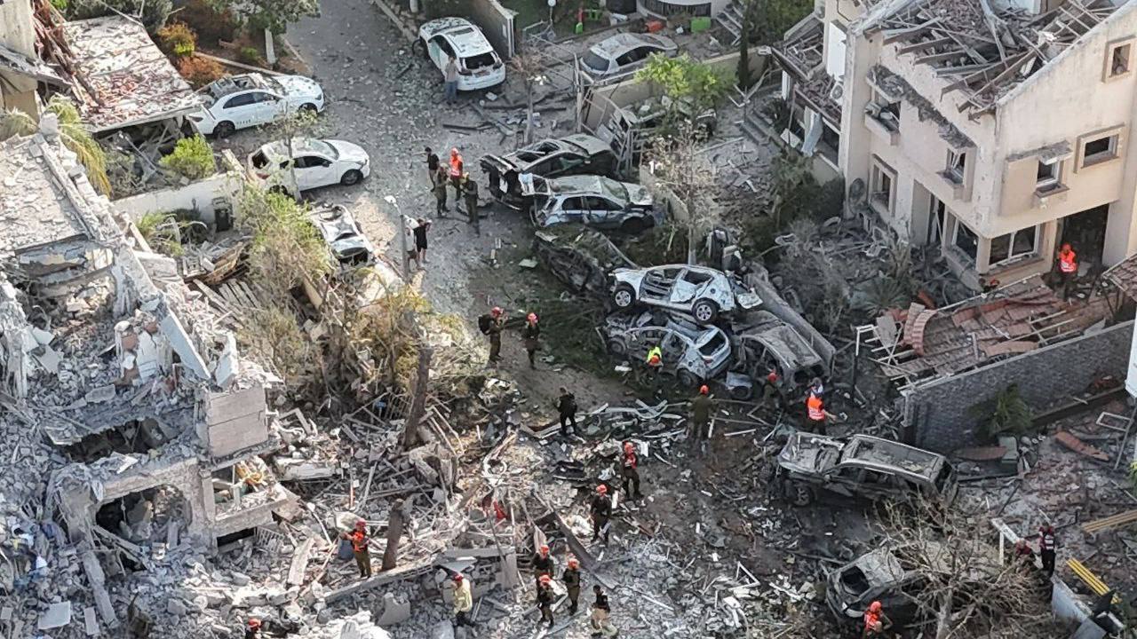 Ночь возмездия: Иран и Израиль обменялись ударами, есть жертвы — атакованы резиденции Хаменеи и Пезешкиана