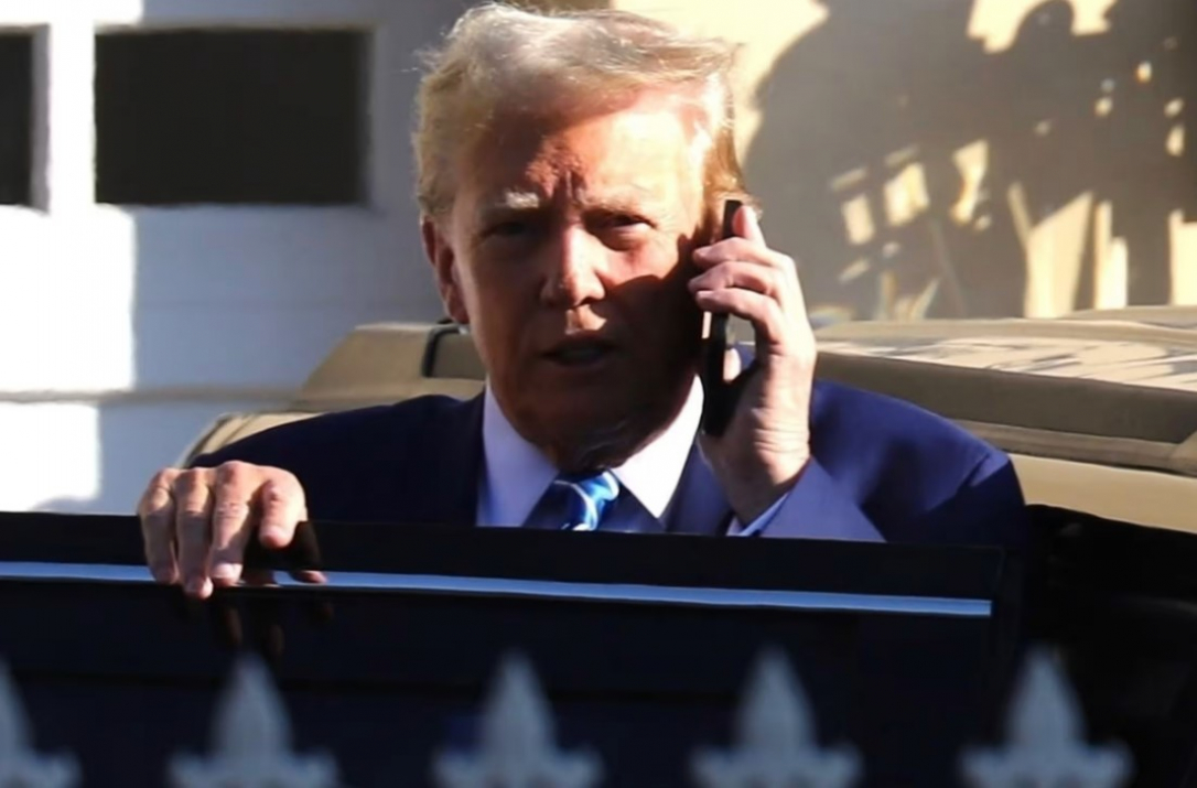 Трамп и его команда уязвимы перед телефонными мошенниками