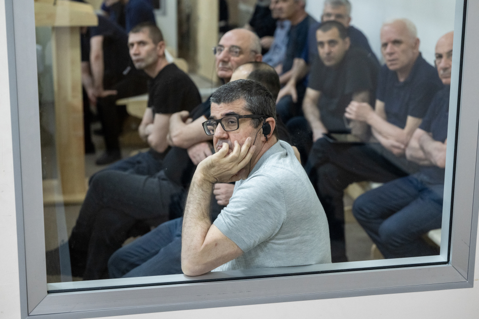 Вырывали ногти и сжигали руки: в Баку звучат страшные признания жертв армянского плена