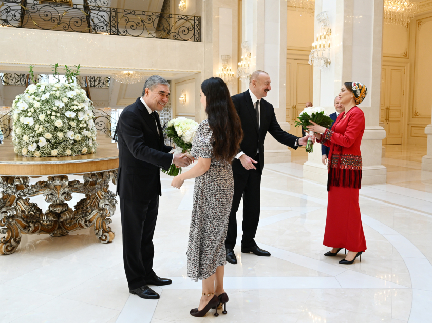 Алиев и Бердымухамедов сделали памятное фото с дочерьми