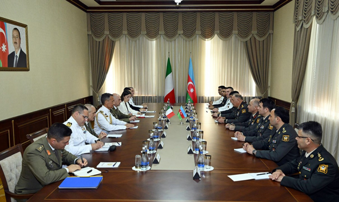 Азербайджан развивает военное сотрудничество с Италией