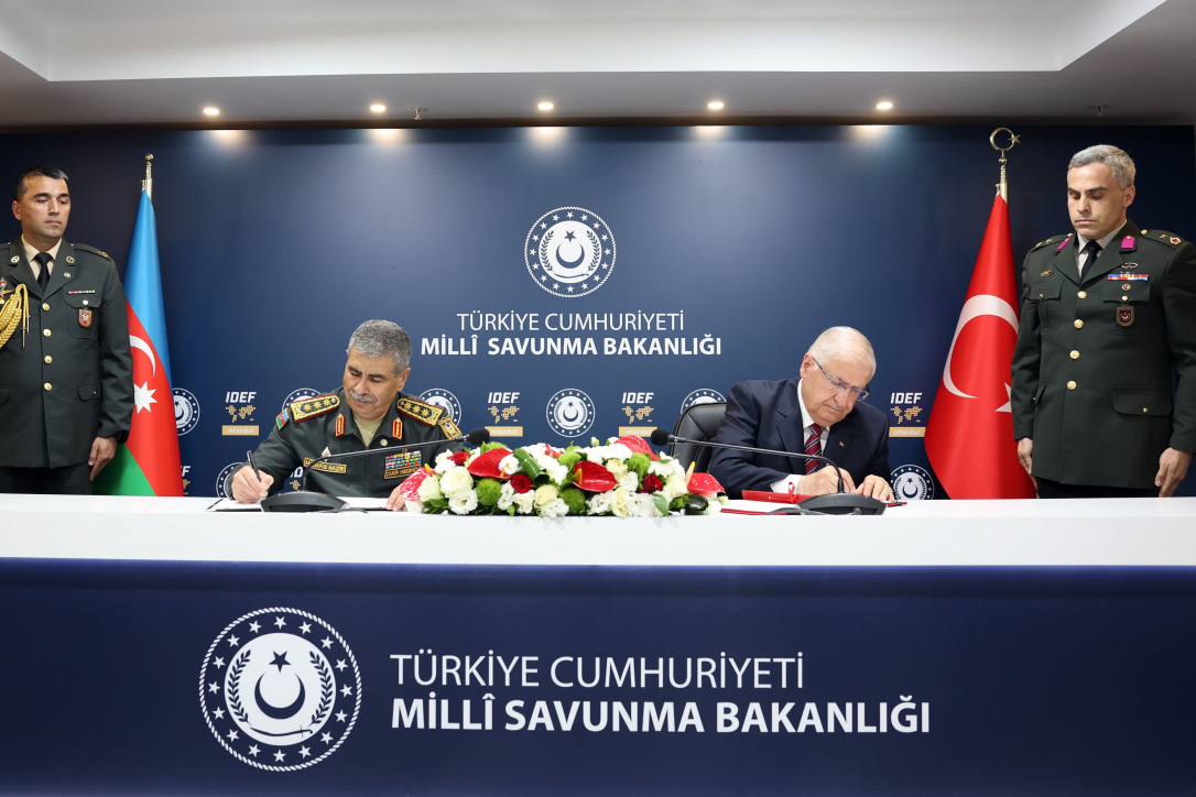 Азербайджан и Турция подписали документ об укреплении взаимной военной безопасности