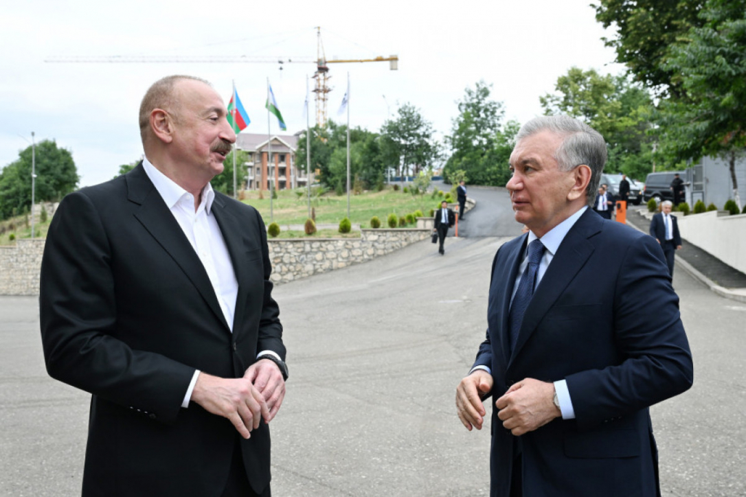 Алиев позвонил Мирзиёеву