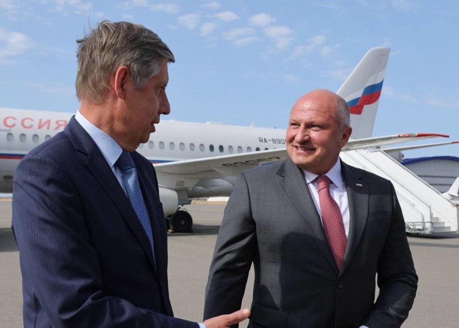 Глава МЧС России прибыл в Баку. Возможно, с "личным посланием" от Путина