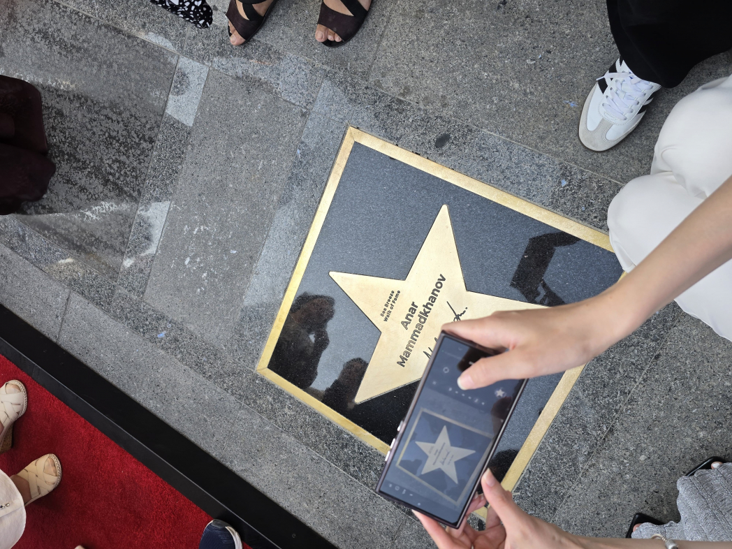 На Аллее Sea Breeze появилась звезда Анара Мамедханова