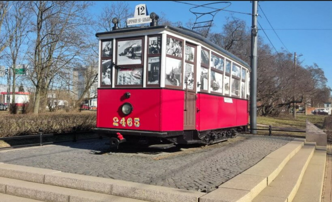 В культурной столице России вандалы повредили переживший гитлеровскую блокаду трамвай