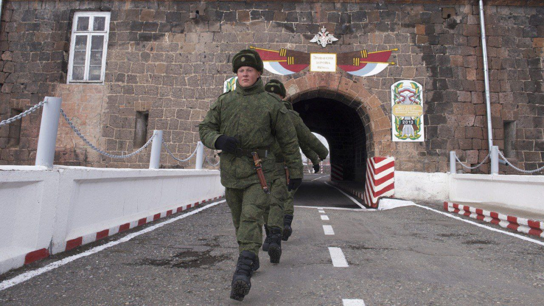 Шойгу исключил вывод российской базы из Армении