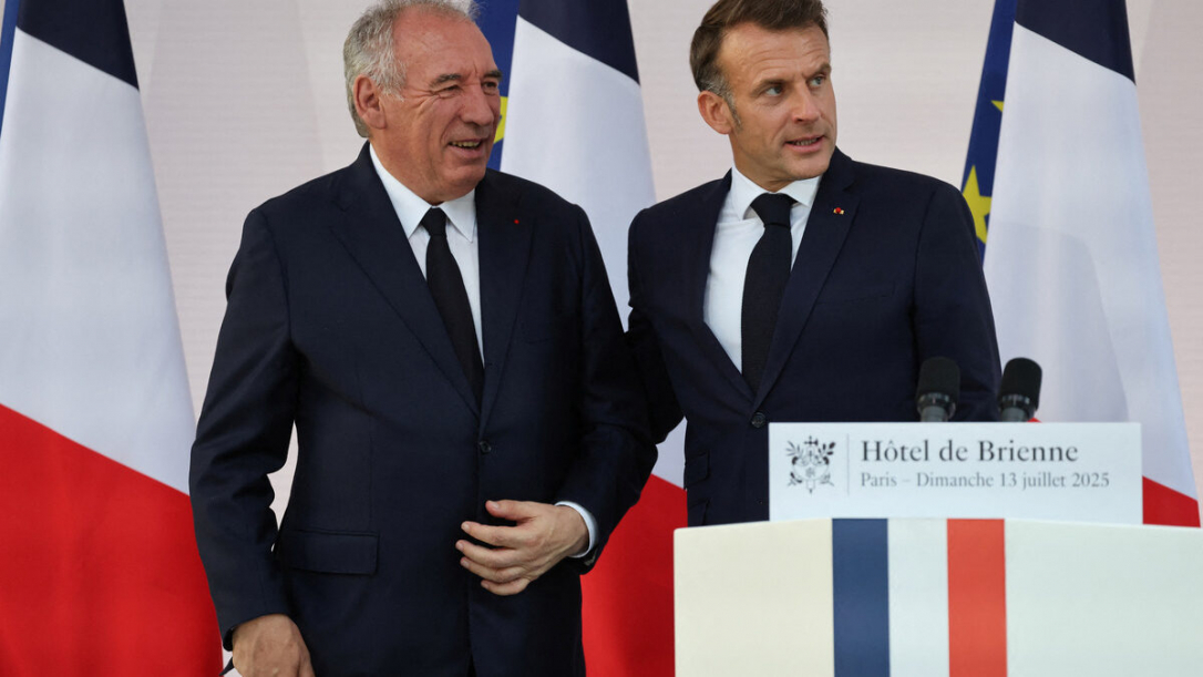 Пара Макрон-Байру терпит фиаско