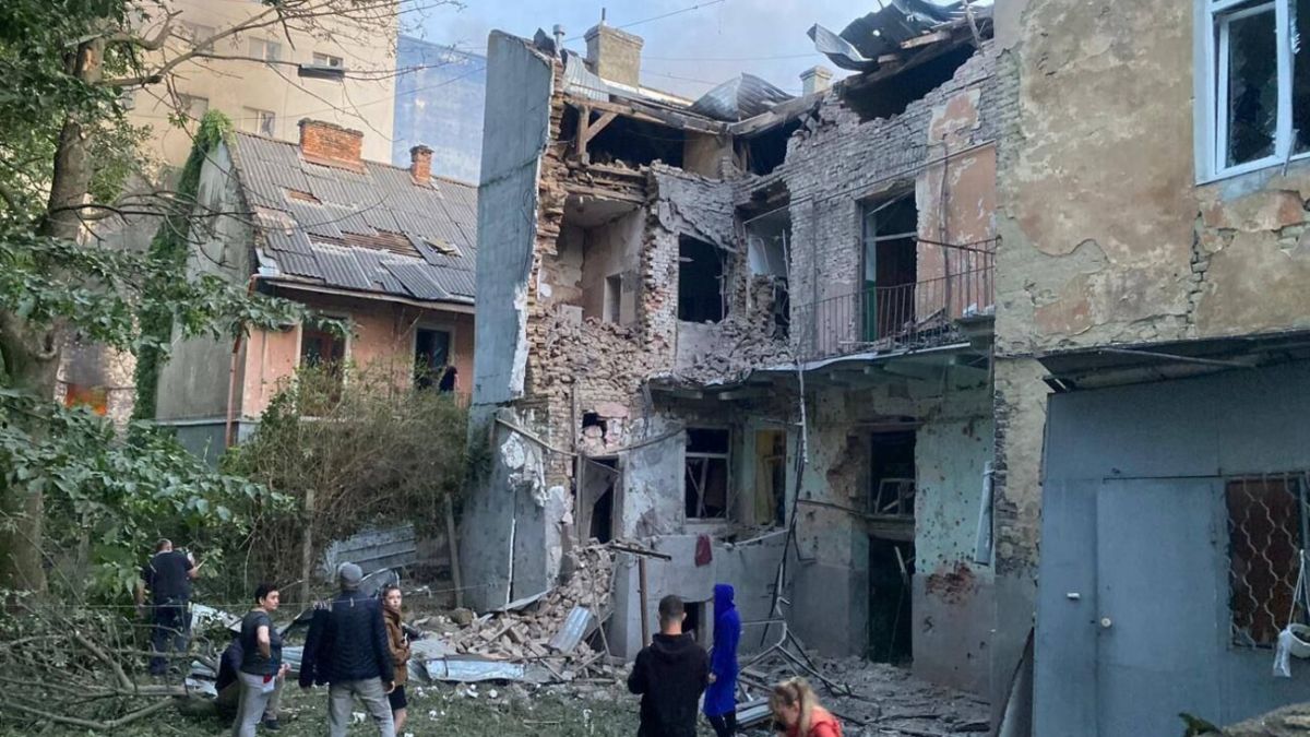 Россия нанесла удары беспилотниками и ракетами по Украине, есть погибшие