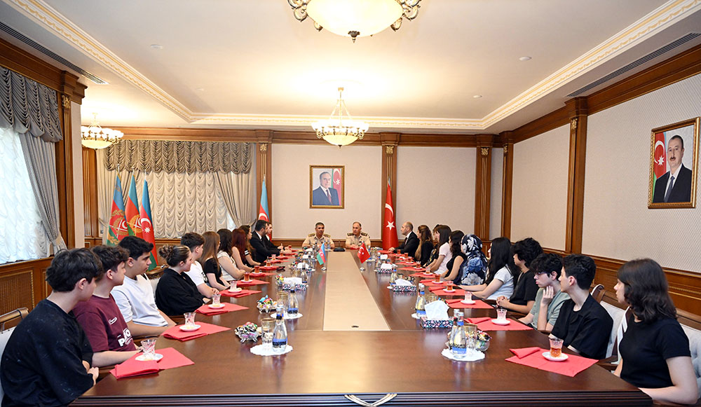 Закир Гасанов и Керим Велиев встретились с близкими турецких шехидов