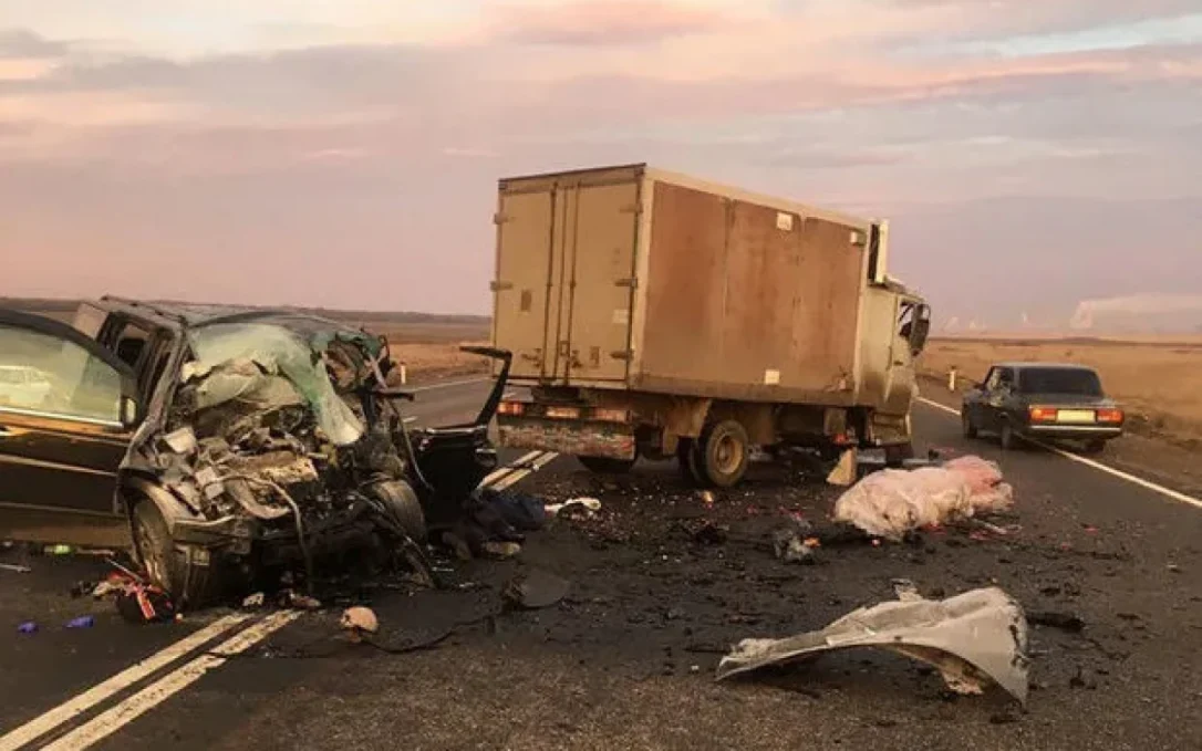 AYNA: у попавших в ДТП микроавтобуса и грузовика не было разрешения на деятельность