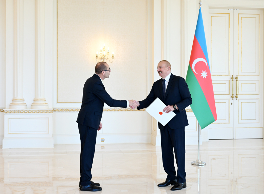 Ильхам Алиев принял верительные грамоты новоназначенного посла Израиля