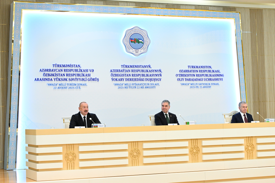 Переговоры Алиева, Бердымухамедова и Мирзиёева в Туркменбаши: "Это дружба, братство не на словах, а на деле"
