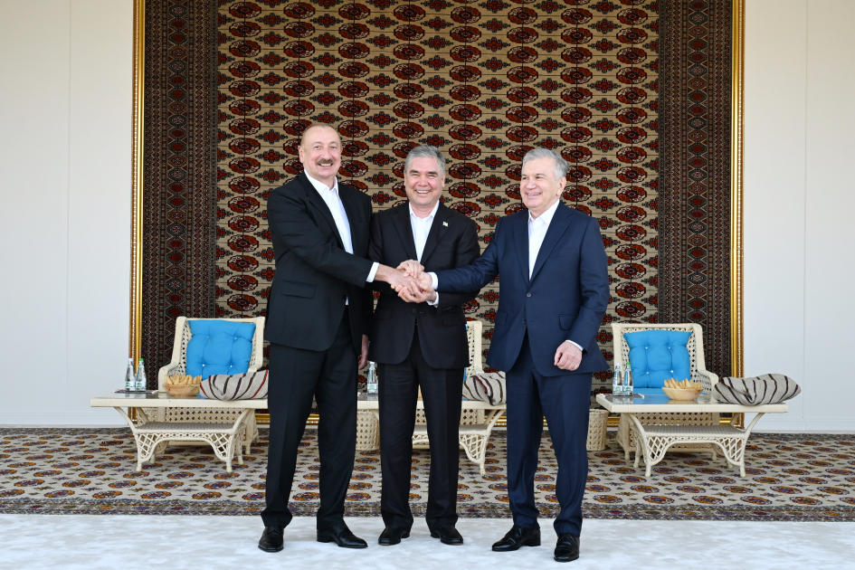 Пресс-служба Ильхама Алиева опубликовала кадры визита в Туркменистан