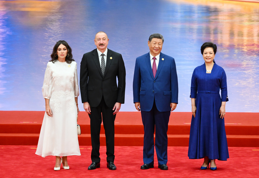 Чета Алиевых на приеме в Тяньцзине