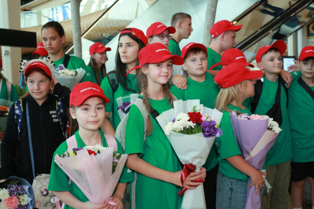 В Азербайджан прибыли еще 30 детей из Украины