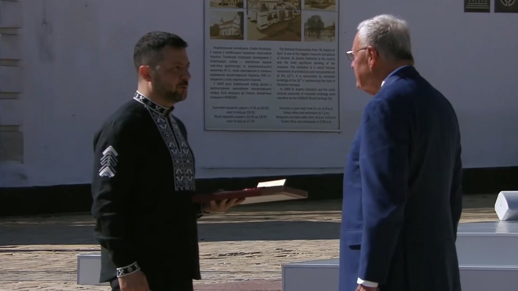 Зеленский вручил орден спецпосланнику Трампа