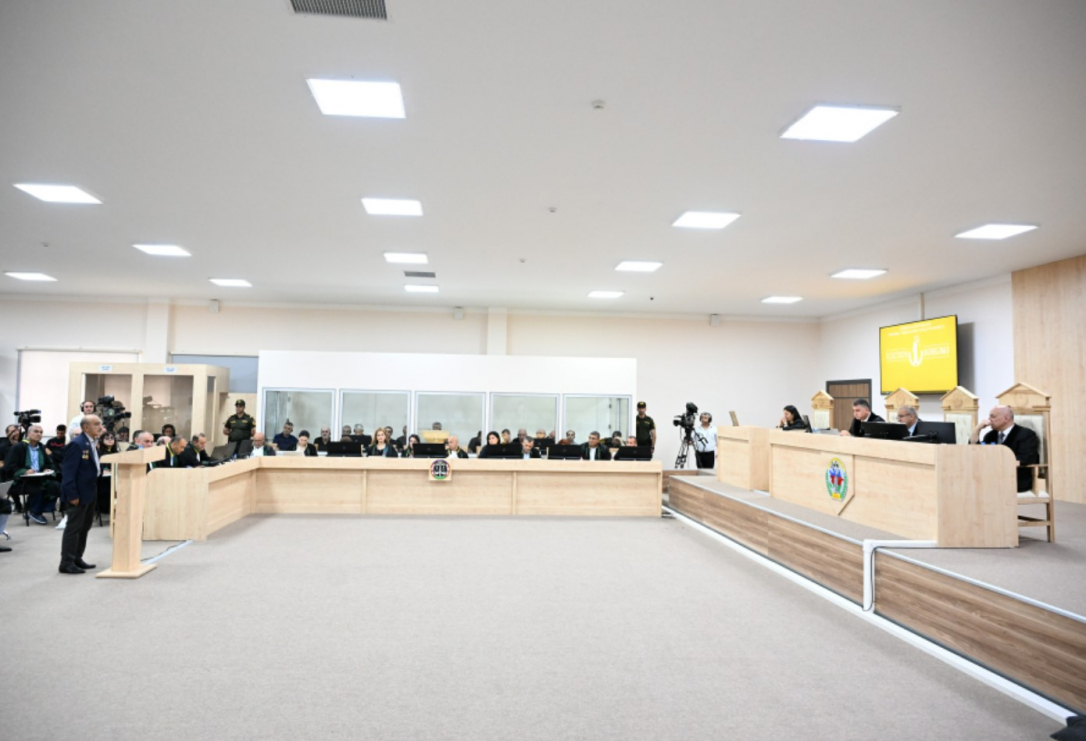 "Дядю Исмаила вместе с его душевнобольным сыном убили, привязав к танку и проволочив по земле". Шокирующие показания в Баку