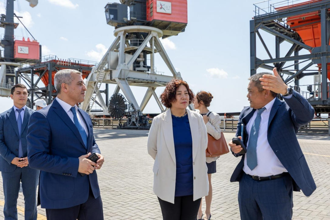 Китай заинтересован в расширении грузоперевозок через бакинский порт