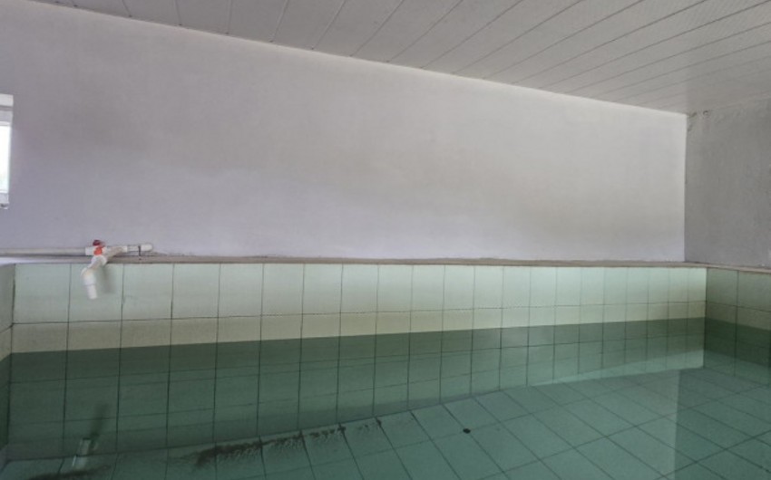 В Баку в антисанитарных условиях разливали некачественную воду