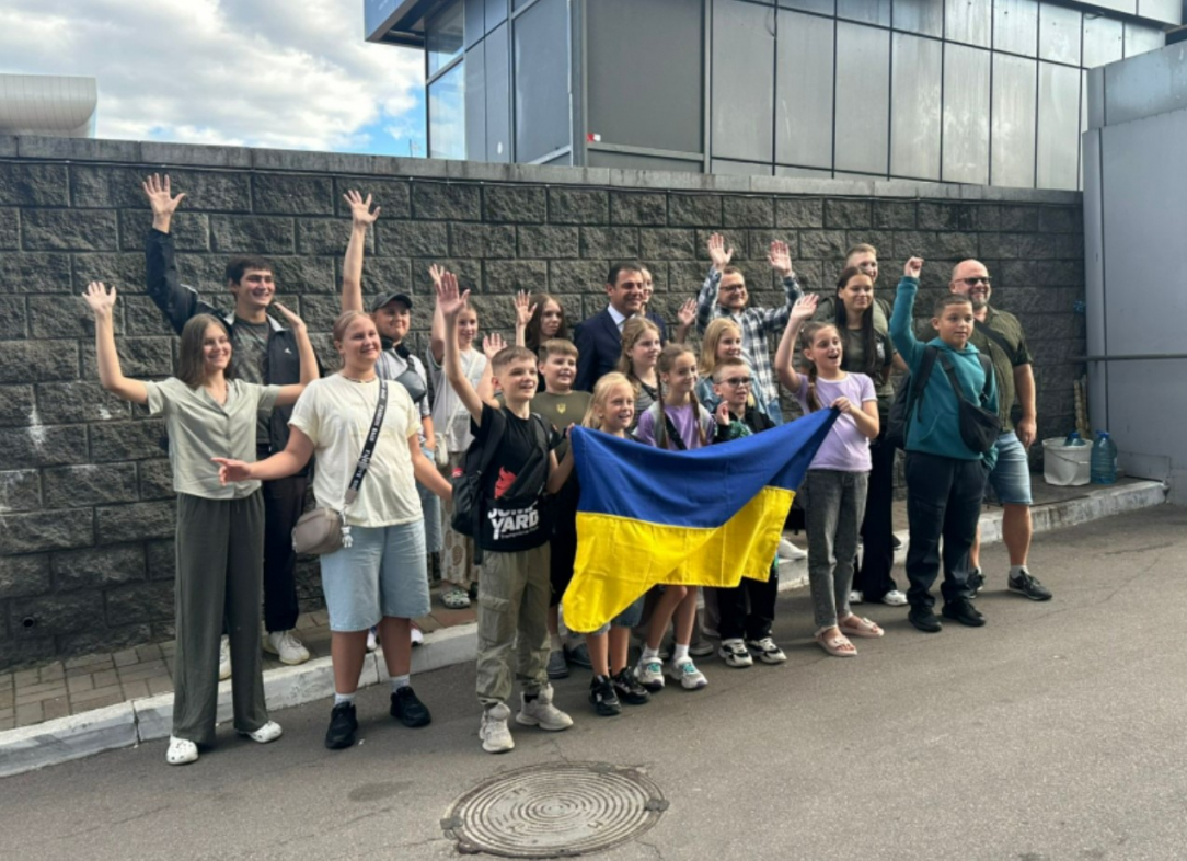 Очередная группа украинских детей отправилась в Азербайджан