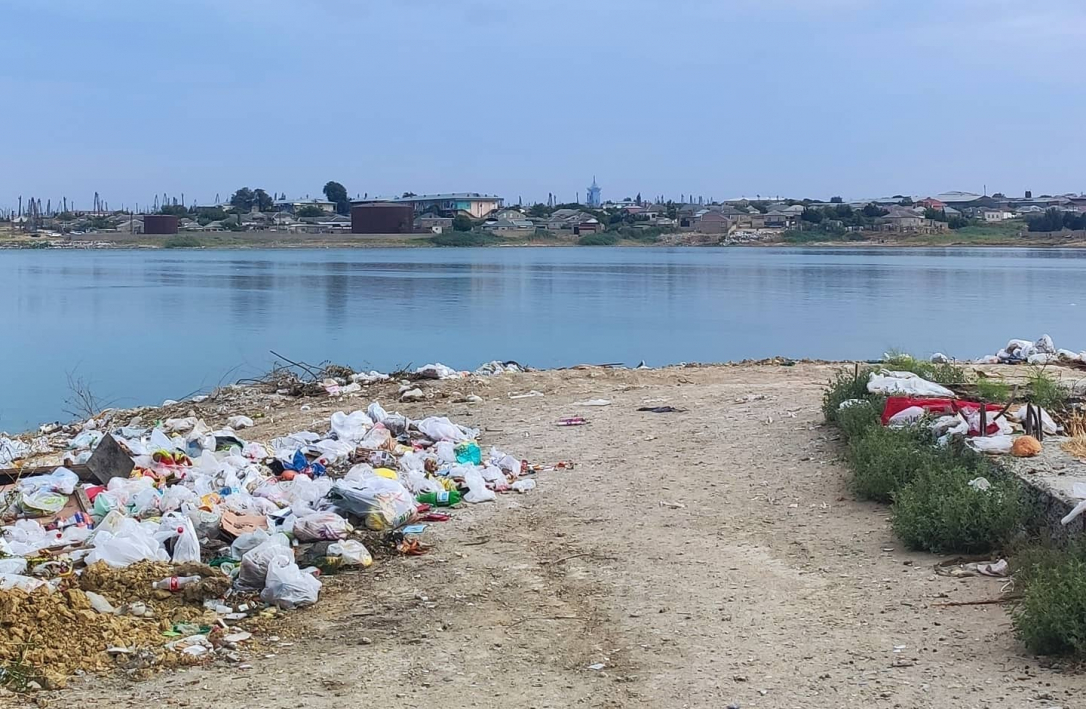 Компания Balakhanı Operating Company сбрасывала отходы в озеро Забрат