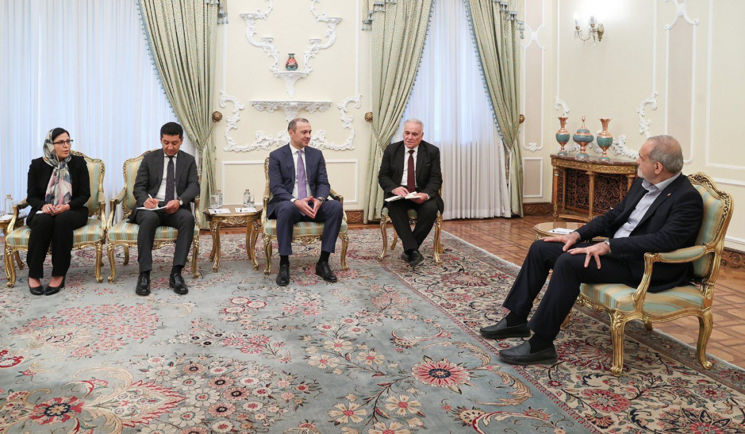 Отношения Ирана и Армении стали темой встречи Пезешкиана с Григоряном