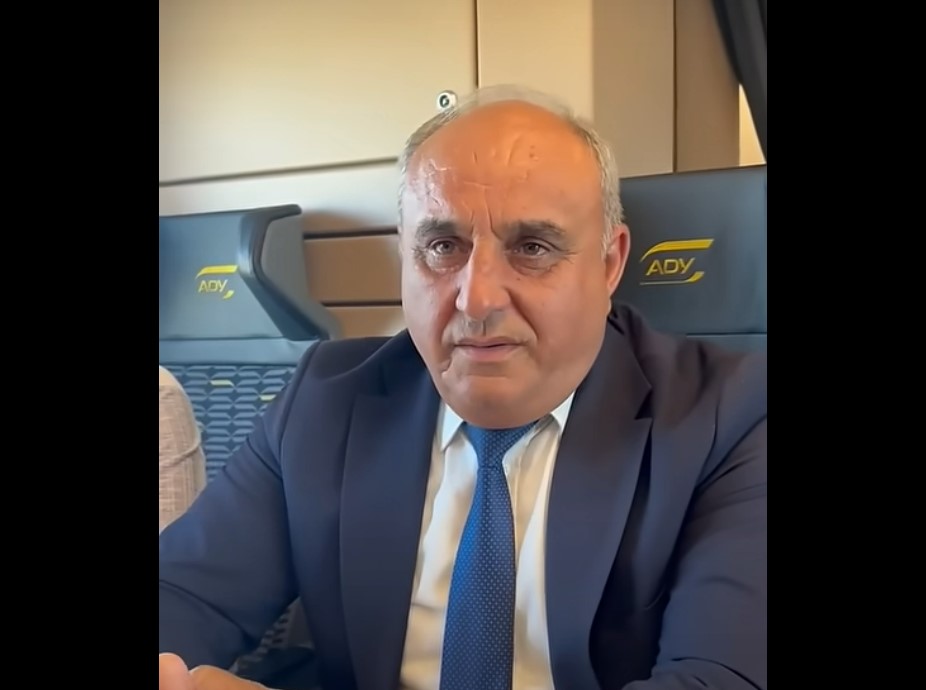 Джабир Абдуллаев исполнил мугам в поезде Баку–Агдам